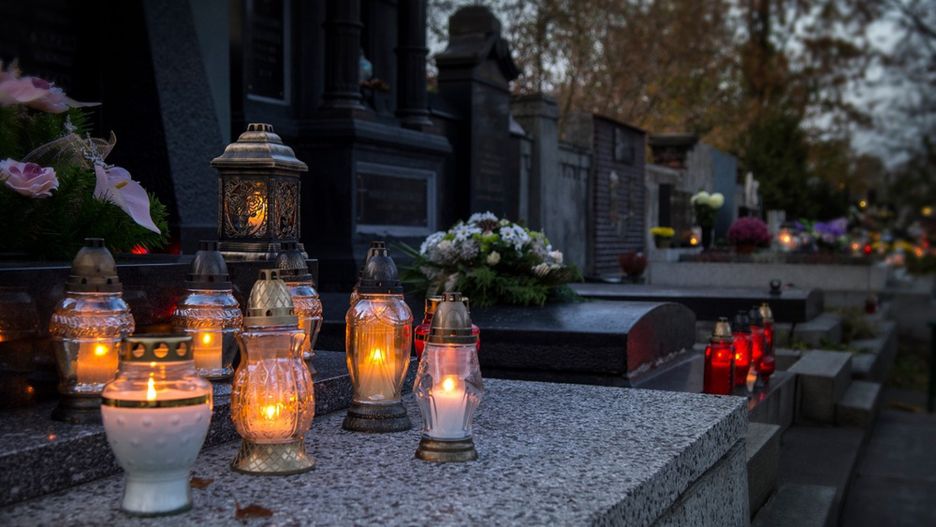 Władze Bytomia pomogą handlarzom, którzy stracili na decyzji rządu o zamknięciu cmentarzy.