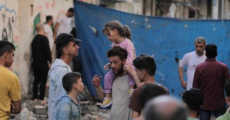Izrael zatwierdza zawieszenie broni w Strefie Gazy: przełom w sprawie zakładników i więźniów