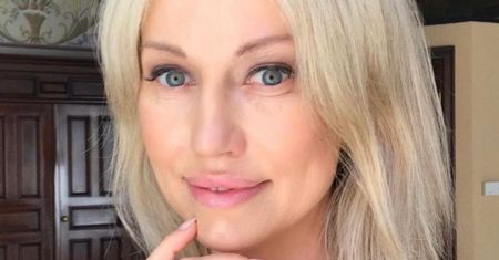 Magdalena Ogórek relacjonuje wypad na Dolny Śląsk, chwaląc się SMUKŁĄ sylwetką w bikini: "Kto rano wstaje..."