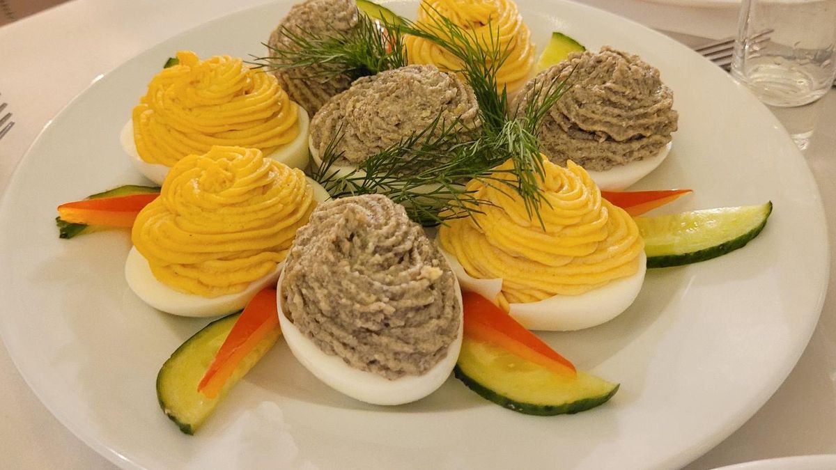 Jajka faszerowane na dwa sposoby - klasyk świąt i spotkań