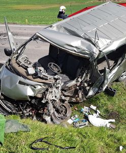 Potężne zderzenie w Koniecwałdzie. Z pojazdów nic nie zostało [FOTO]