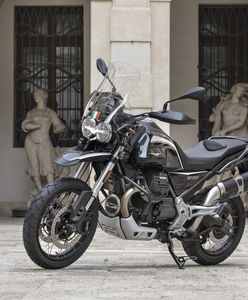 Każda okazja do edycji specjalnej jest dobra. Moto Guzzi V85 TT Guardia d’Onore nawiązuje do gwardii prezydenta