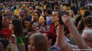Rodzinne powitanie lata w Lubieniu Kujawskim. Na scenie kilka zespołów