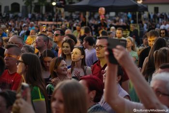 Rodzinne powitanie lata w Lubieniu Kujawskim. Na scenie kilka zespołów