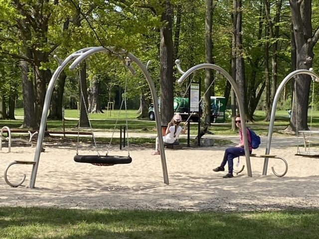 Park w Szczodrem, teren zabawy i wypoczynku