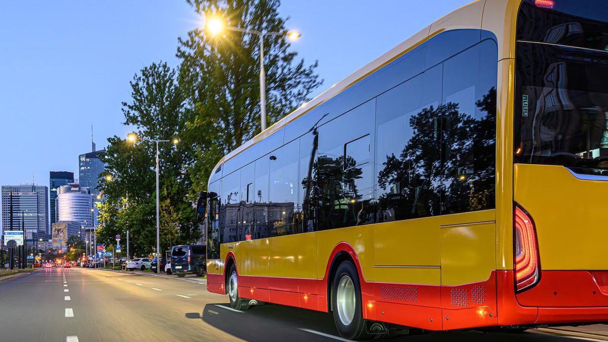 Mężczyzna zmarł w warszawskim autobusie 