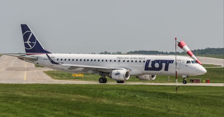 LOT startuje z nową promocją. Jedenasty bilet za darmo, jest haczyk