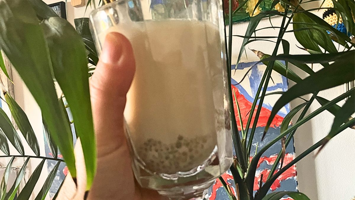 Domowa bubble tea z mlekiem i miodem