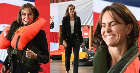 Urocza Kate Middleton w szykownej stylizacji chichocze podczas wizyty w bazie marynarki wojennej (ZDJĘCIA)
