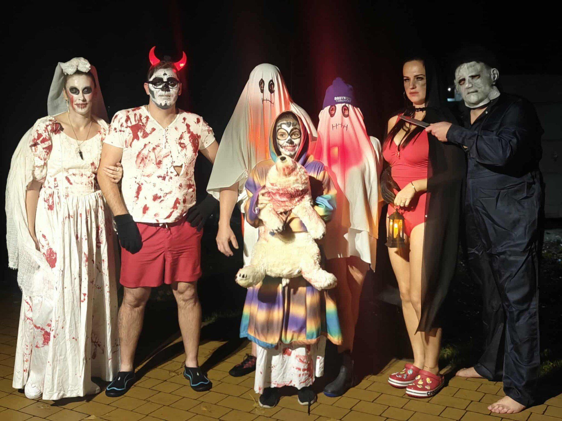 Wyjątkowe morsowanie odbyło się w Jeziorze Tarnobrzeskim. By uczcić Halloween uczestnicy założyli... upiorne kostiumy. 