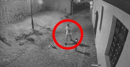 Wandal z Torunia nie miał skrupułów. Zniszczył zabytkowy budynek na starówce
