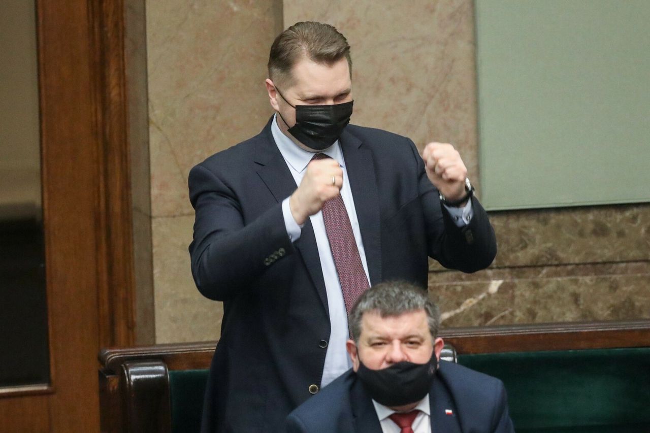 Była nawet minuta ciszy. Komentarze po przyjęciu "lex Czarnek"