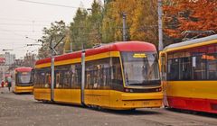 Tramwaje Warszawskie chcą współpracować z influencerami, by uczyć, jak bezpiecznie jeździć autem po Warszawie