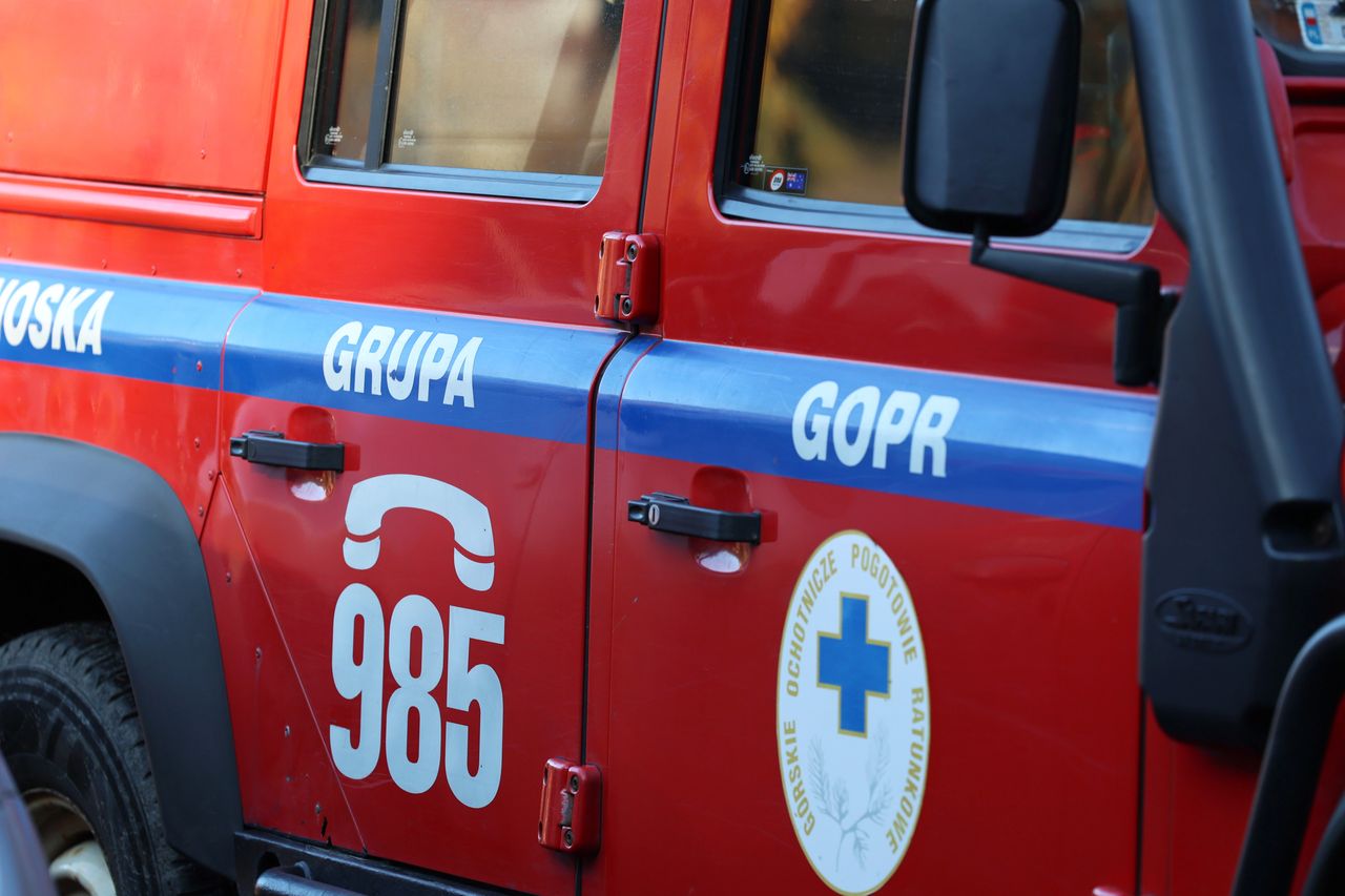 Dramat uwięzionej kobiety na dnie jaskini Studnisko. Do akcji ratunkowej wkroczyła Grupa Jurajska GOPR