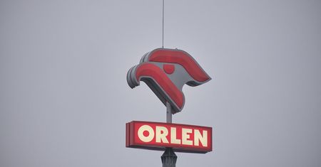 Orlen i świąteczna promocja na paliwo. Możesz zaoszczędzić 12,50 zł na tankowaniu. Warunek? Kup kawę lub hot-doga za min. 10 zł