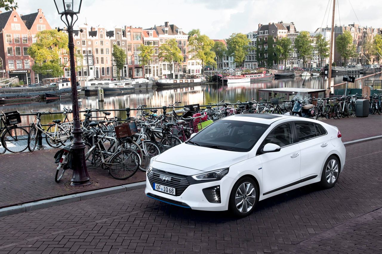 Hyundai IONIQ hybrid & electric - nowe zdjęcia z Amsterdamu