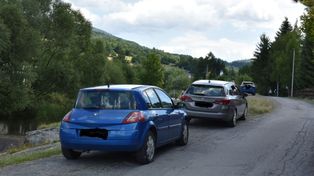 Brenna: Parkują na wałach, grillują i śmiecą. Apel wójta