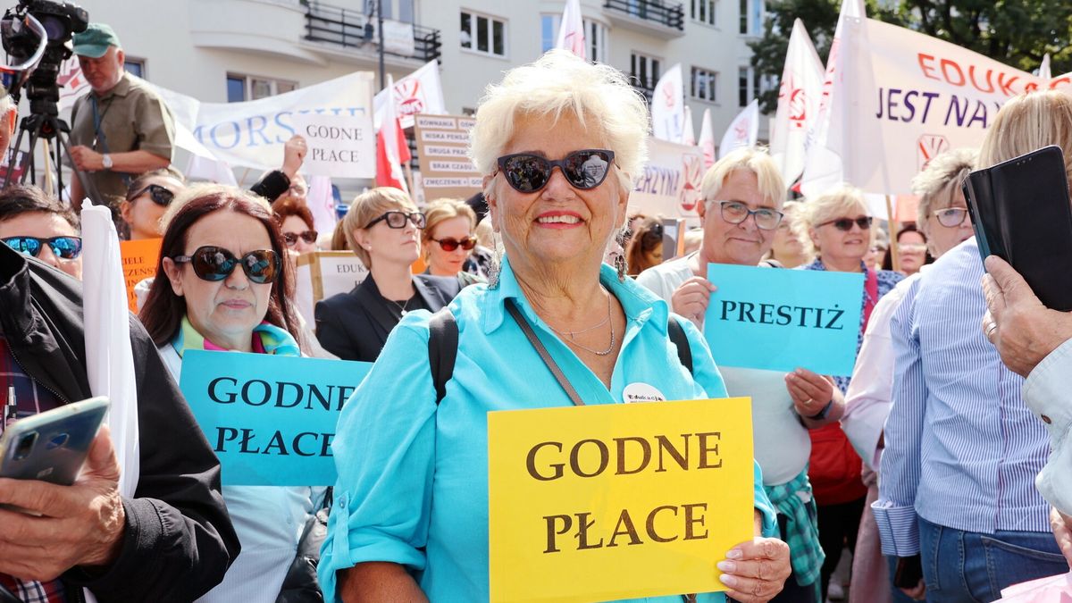 Pikieta Zwiazku Nauczycielstwa Polskiego przed Ministerstwem Edukacji i Nauki