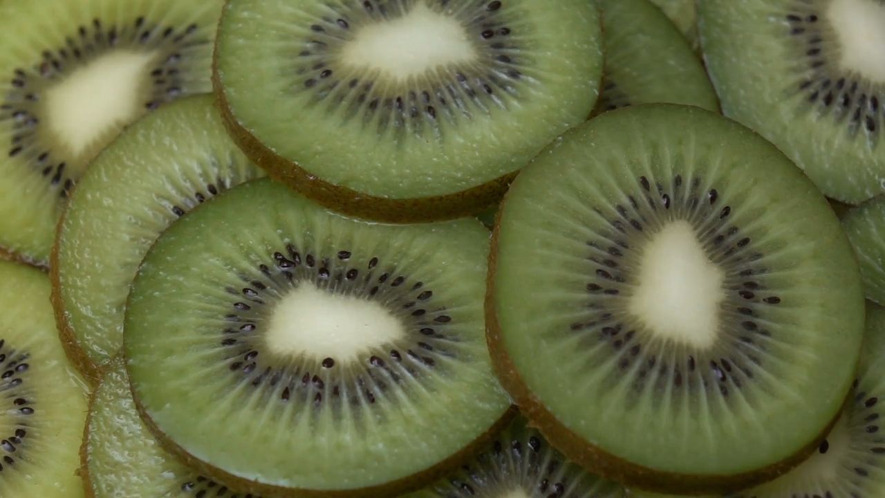 Kiwi – owoc, który warto jeść zimą