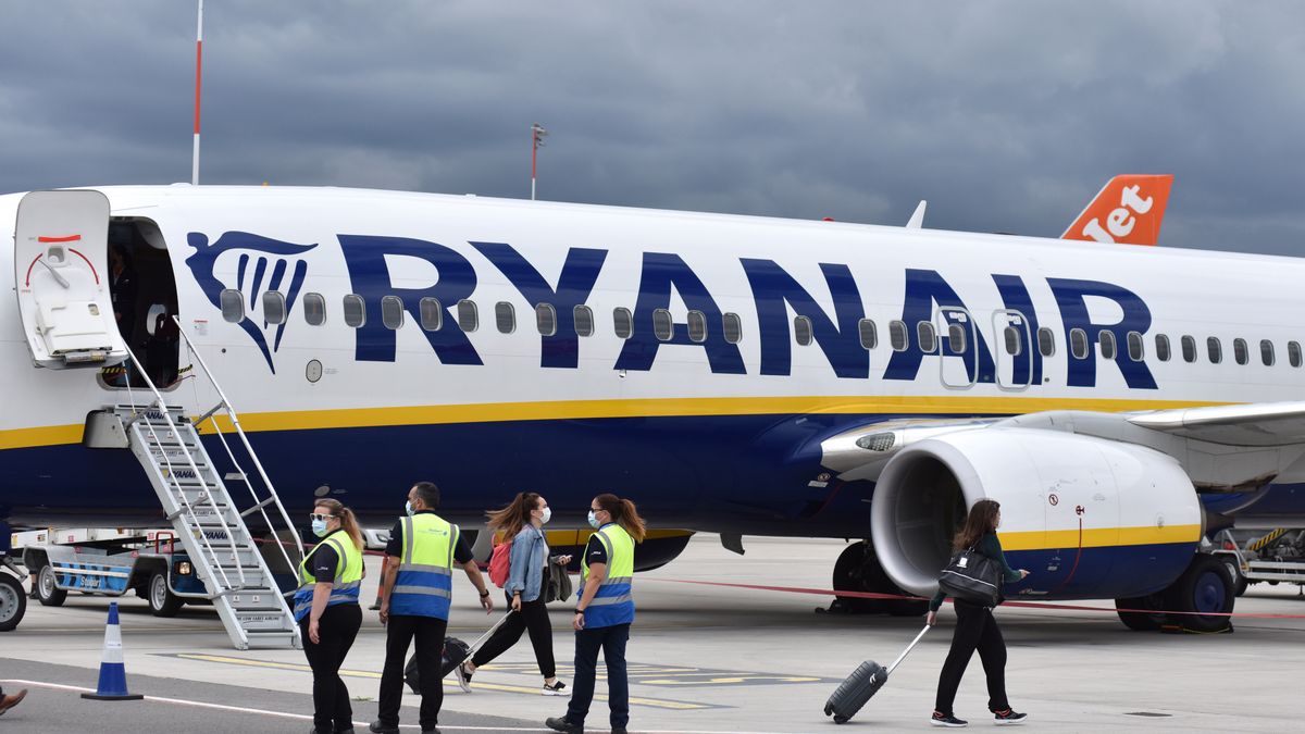 Ryanair już kolejny raz redukuje październikowy rozkład lotów.