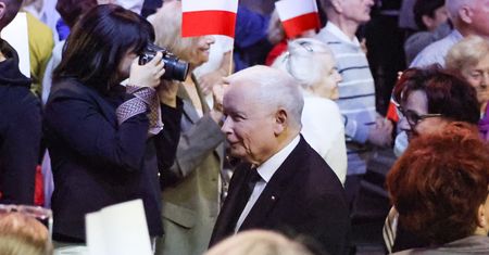 Kaczyński zabrał głos przed Nawrockim. Mówił o "gryzieniu trawy"