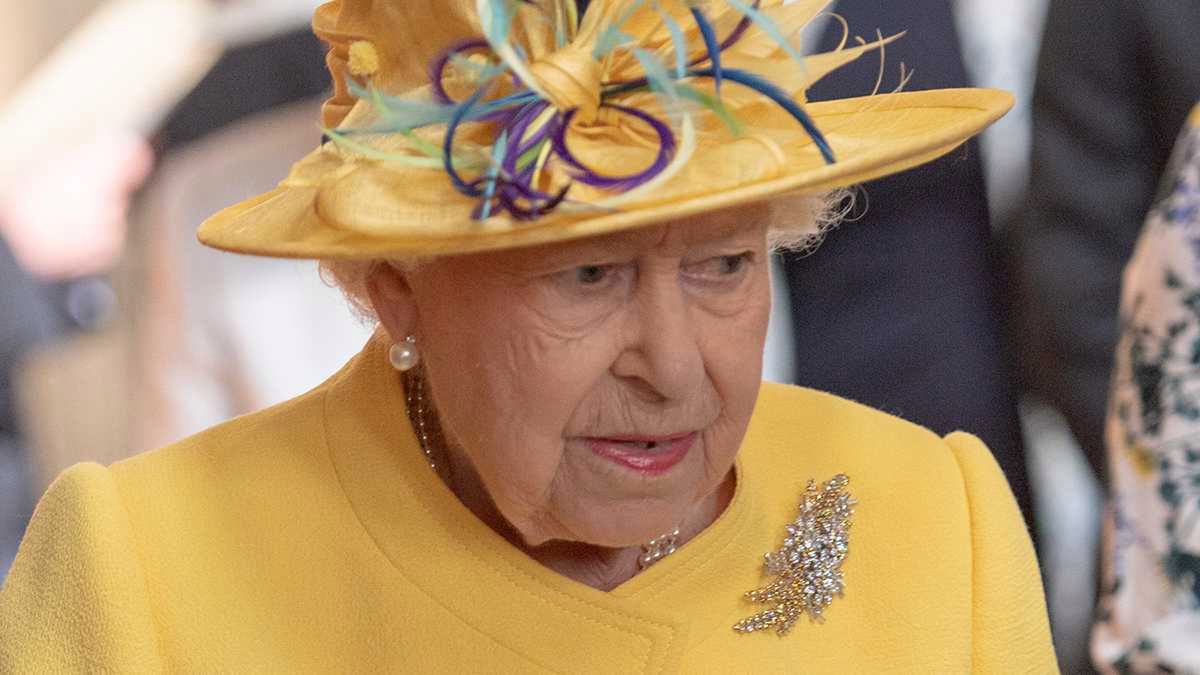 Królowa Elżbieta II zwalnia pracowników. W pałacu Kensington nie dzieje się za dobrze