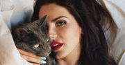 Perfekcyjna w każdym calu Lana Del Rey pokazała się bez makijażu! Wygląda jak szara myszka!