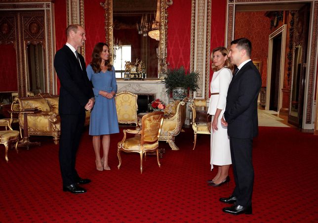 Ukrainian President Volodymyr Zelensky And His Wife Pay Official Visit To UKLONDON, UNITED KINGDOM - OCTOBER 7: Prince William, Duke of Cambridge and Catherine, Duchess of Cambridge meet Ukraine's President Volodymyr Zelensky and his wife Olena during an audience at Buckingham Palace on October 7, 2020 in London, England. The President is on a two-day official visit to the UK.  (Photo by Jonathan Brady/WPA Pool/Getty Images)WPA Poolwparota, idsok, william, kate