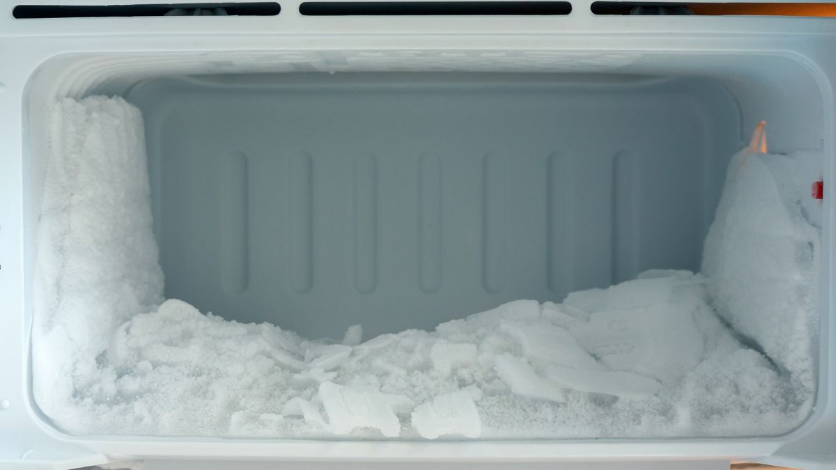 Jak pozbyć się lodu z zamrażarki?