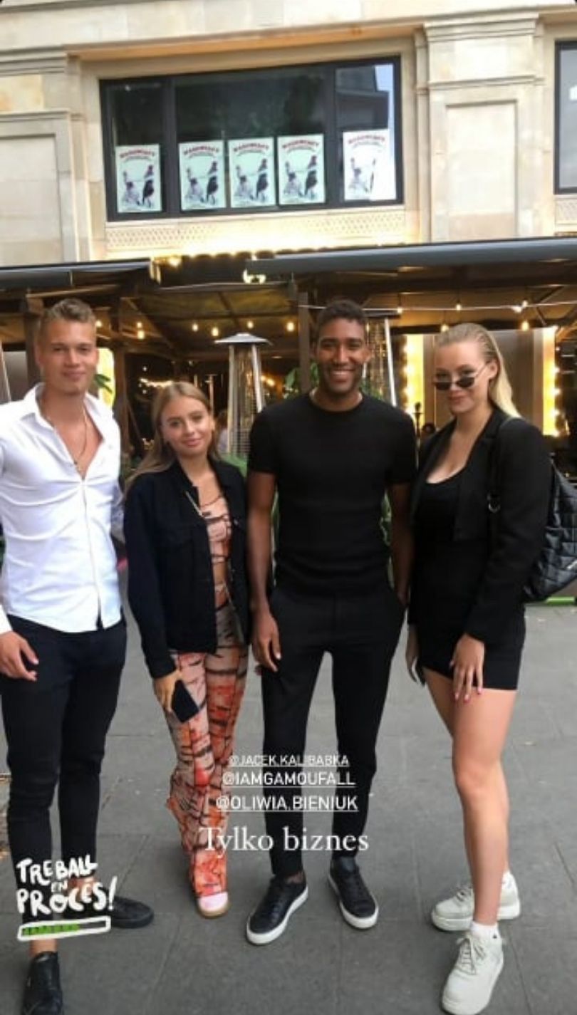 Oliwia Bieniuk imprezuje z Gracją i Jackiem Kalibabkami