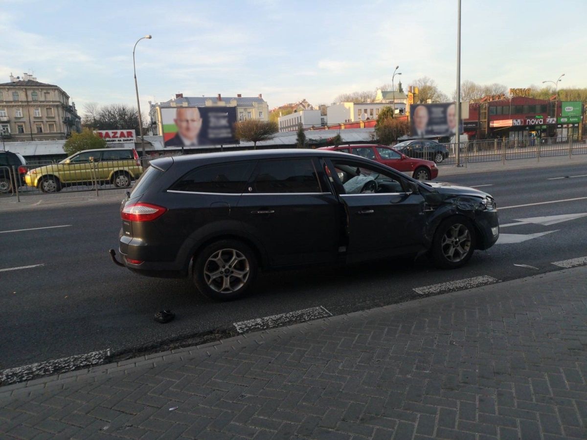 Zderzenie citroena z fordem na al. Tysiąclecia