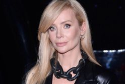 Poszła na spacer. Natknęła się na rzeźbę, która wywołała wspomnienia