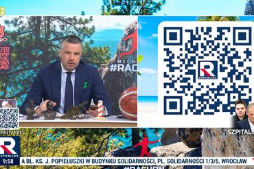 Michał Rachoń i kod QR do wpłat na Republikę