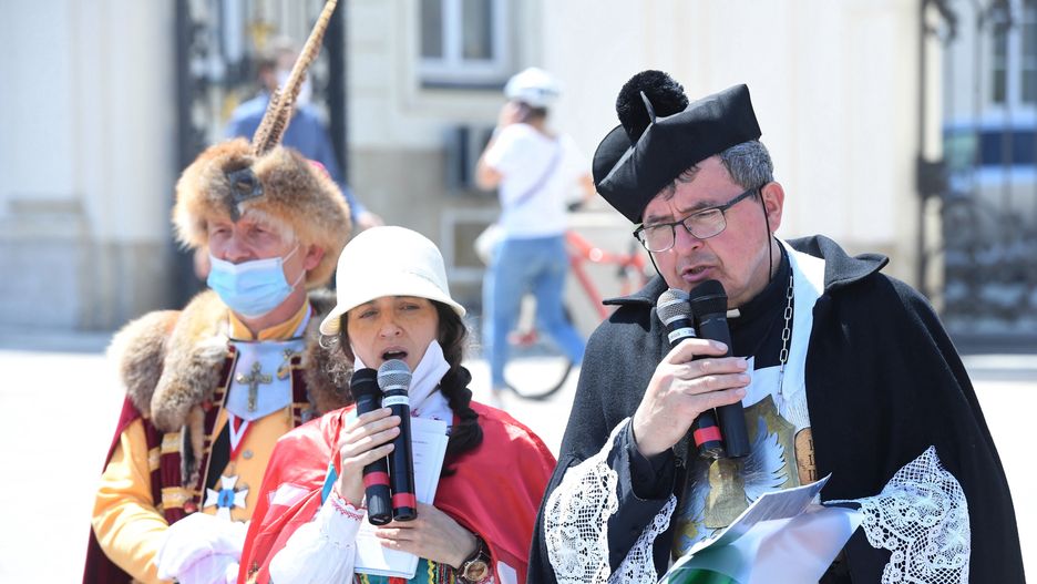 Warszawa. Ksiądz Piotr Natanek przemawia pod Pałacem Prezydenckim