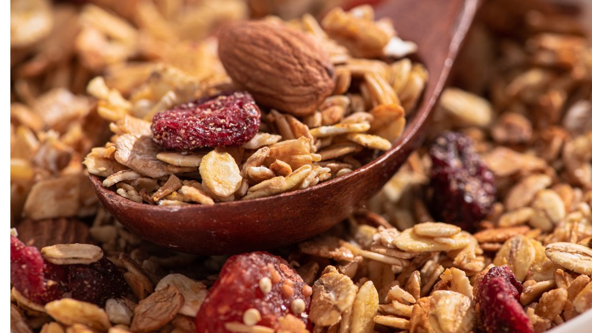 Domowa granola to prosty przepis na śniadanie