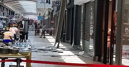Kraków. Wypadek w galerii handlowej. Oberwał się fragment sufitu