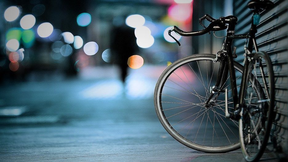 Warszawa. Policjant zobaczył, że ktoś kradnie mu rower