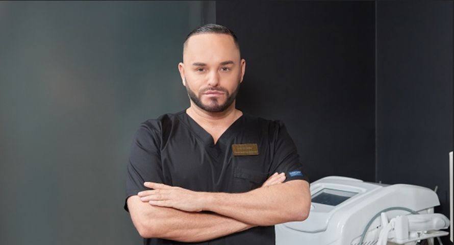 Kolejne kompromitujące historie o lekarzu z programów TVN i Polsatu. Stacja reaguje