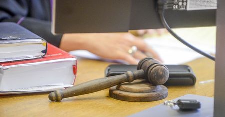 Była radna PiS musi przeprosić. Synowie Mazowieckiego wygrali