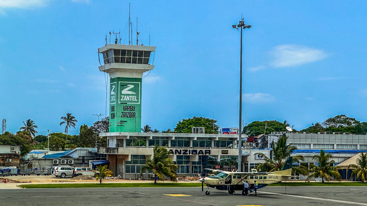 Polscy turyści utknęli na lotnisku na Zanzibarze