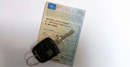 Koniec papierowego dowodu rejestracyjnego. Ministerstwo przedstawiło projekt i podało datę