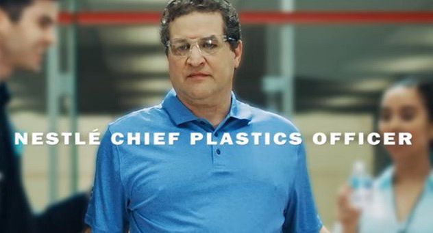 Główny urzędnik ds. tworzyw sztucznych z Nestle w reklamie Greenpeace (wideo)