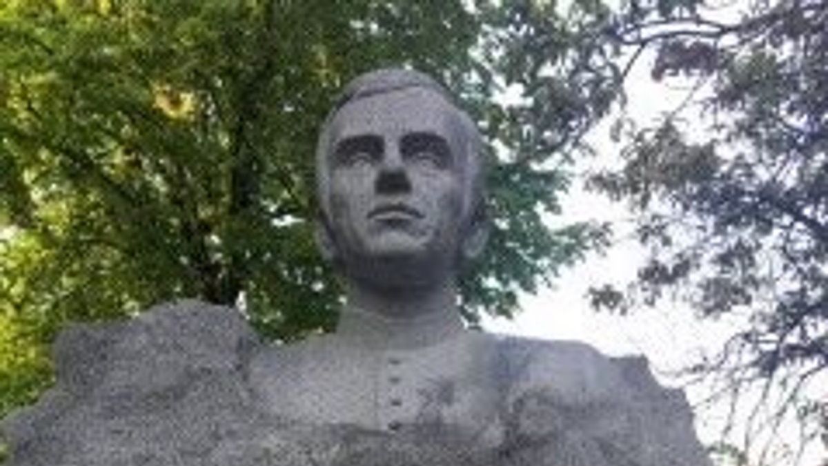 Pomnik ks. Popiełuszki przed incydentem