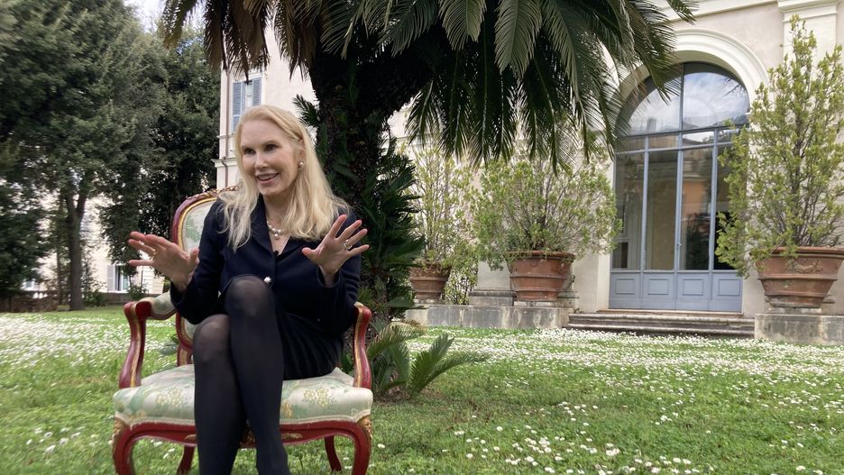 ROME, ITALY - APRIL 07: Prince Nicolo's widow, Rita Jenrette Boncompagni Ludovisi speaks after an auction for what may be one of the world's most expensive property â a villa in central Rome, Italy on April 07, 2022 with a unique Caravaggio painting and a price tag of almost â¬400 million â failed for a second time on Thursday, leaving its fate in the balance. (Photo by Alvise Armellini/Anadolu Agency via Getty Images)