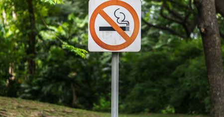 Gigantyczny mandat za palenie w miejscach publicznych