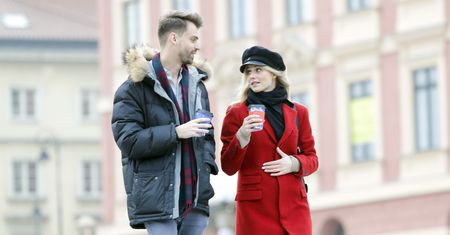 Zwierzyńska całuje pod choinką nowego partnera. Prosi byłego męża o wybaczenie