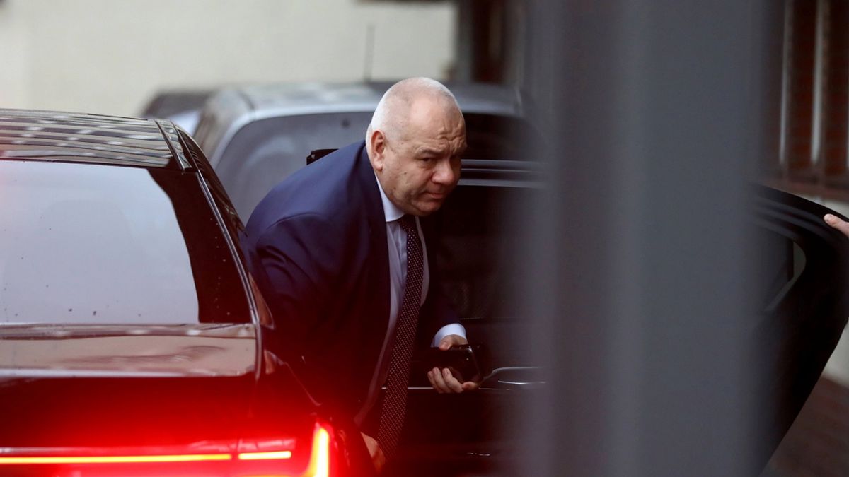 Jacek SasinRafa� Guzauto, kierownictwo, Nowogrodzka, parking, partia, partii, pis, polityk polityka, samoch�d, siedziba, spotkanie