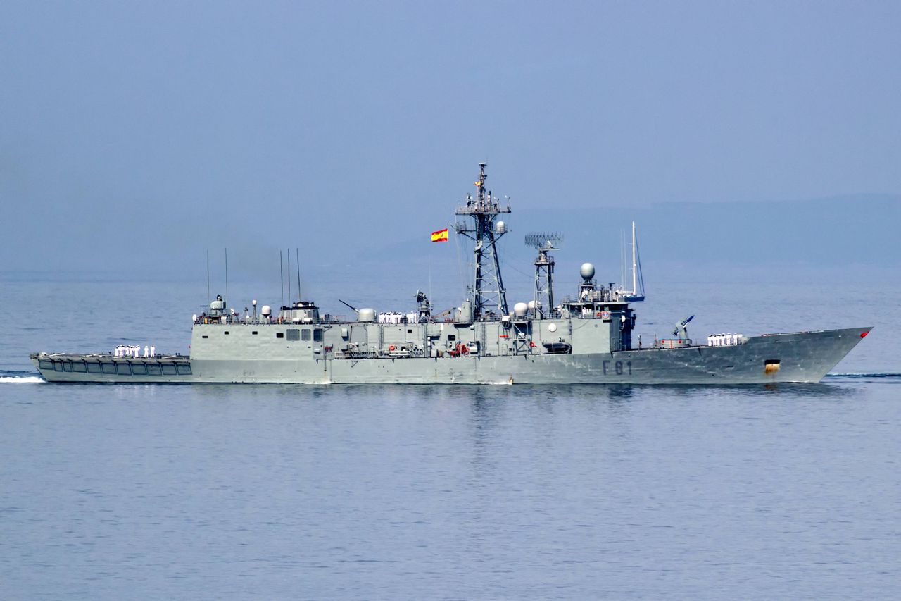 Hiszpanie dozbroili starą fregatę w system przeciwdronowy
