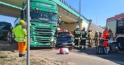 Zderzenie ciężarówki z osobówką na obwodnicy Kocka