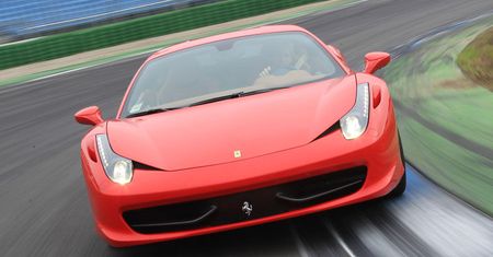 Ferrari 458 Italia i California wzywane do serwisu - 206 aut ma usterkę